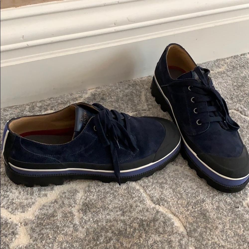 Valentino EUR Size 40 Fashion Sneaker
